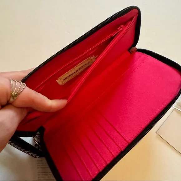 America & Beyond NWT embellished beaded wallet with wristlet - black butterfly - Picture 11 of 12